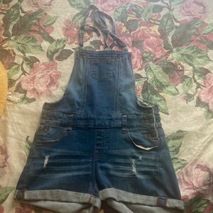 Short overalls
